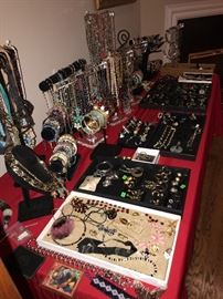 LOTS AND LOTS OF COSTUME JEWELRY -NECKLACES / BRACELETS / EARRINGS / BROOCHES / RINGS