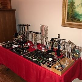 LOTS AND LOTS OF COSTUME JEWELRY -NECKLACES / BRACELETS / EARRINGS / BROOCHES / RINGS