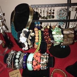 TONS OF COSTUME JEWELRY 