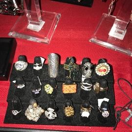 LOTS AND LOTS OF COSTUME JEWELRY -NECKLACES / BRACELETS / EARRINGS / BROOCHES / RINGS