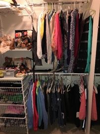 WOMENS CLOTHING AND ACCESSORIES-SIZE MEDIUM AND LARGE