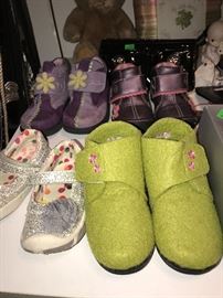 KIDS SHOES