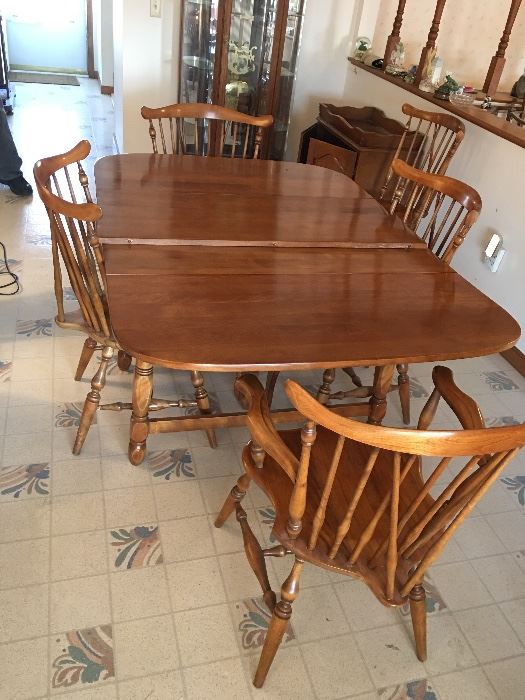 Moosehead dining set including table, one leaf,  5 chairs