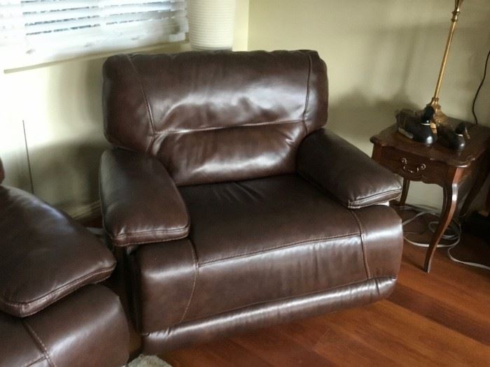 Rich dark Brown leather  electric reclining chair $295 or best offer