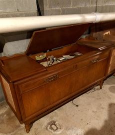 Packard Bell stereo console with unique swing out speakers