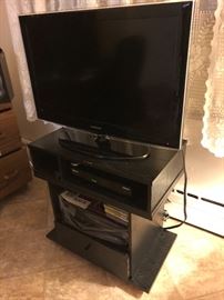 1 of 2  Samsung 32 inch TVs with boxes newer purchased from Best Buy tv stand seperate