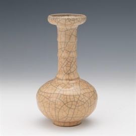 Chinese Ceramic Peach Glazed Craquelure Vase