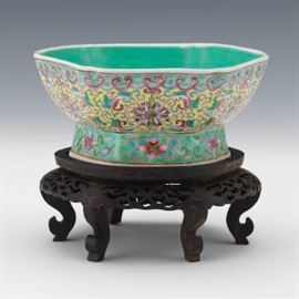 Chinese Famille Rose Hexagonal Bowl, Qing Dynasty