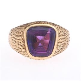 Gentlemans Gold and Amethyst Ring 