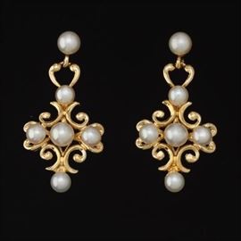 Ladies Gold and Pearl Pair of Chandelier Earrings 