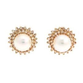 Ladies Gold, Pearl and Diamond Pair of Earrings 