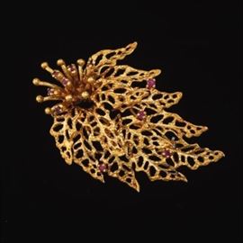 Ladies Italian Gold and Ruby Leaf Pin Brooch 