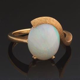 Ladies Vintage Gold and Opal Ring 