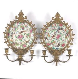 Pair of French Ormolu Bronze Wall Sconces with Chinese Export Famille Rose Dishes, ca. 19th Century 