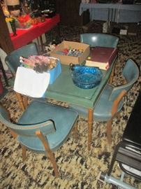 Wonderful folding table and 4 matching chairs