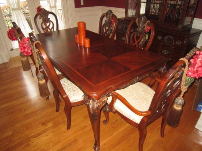 Dining table with 1 leaf and 6 chairs