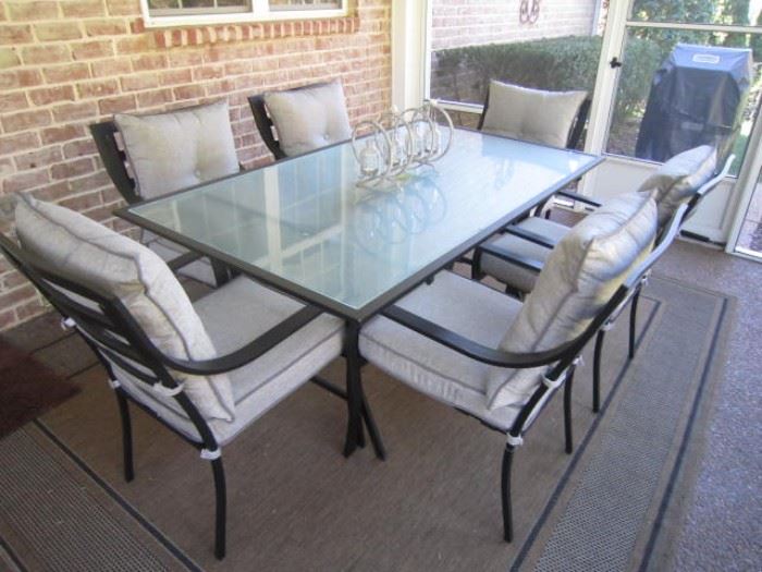 Patio dining table and 6 chairs