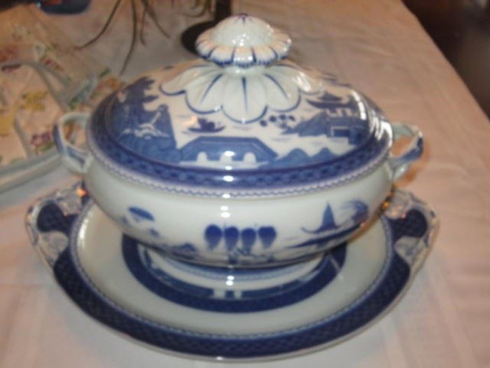Mottahedeh Blue Canton soup tureen and stand