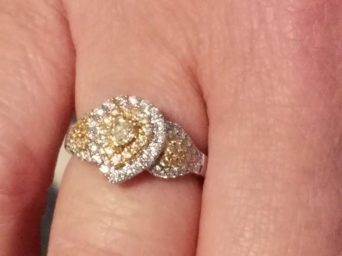 Size 7 ring with fancy yellow diamonds, come with appraisal stating 3,200$ ring.