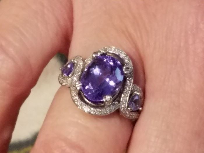 Size 7 ring, 4+ carat grade 4A Tanzanite center stone. Comes with appraisal stating 6,200$ ring. One of a kind creation, no other like this one.