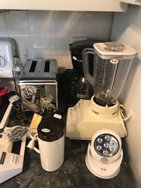 Small Electric Kitchen Appliances ~ Vintage Chrome Art Deco Toastmaster  Toaster ~ 1BB4