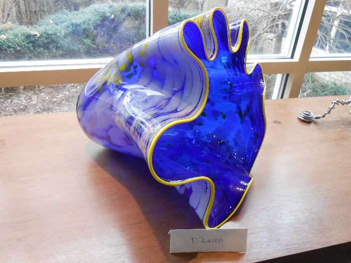 D'Llaird Glass Sculpture, 15" x 18" x 17", Excellent Condition