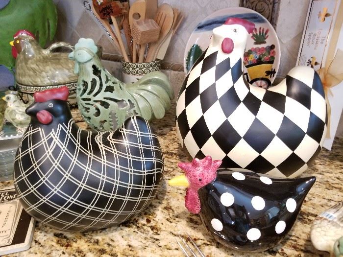Lots of ROOSTER decor !!!!
