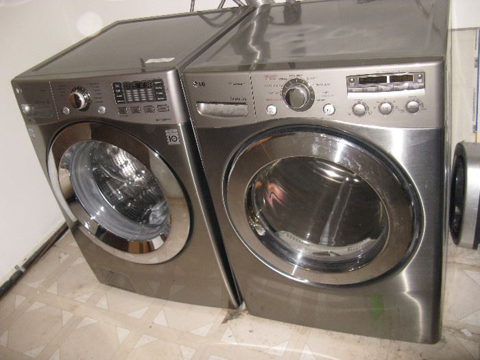 LG ELECTRONICS FRONT LOAD WASHER & DRYER- THERE IS 1 PEDESTAL