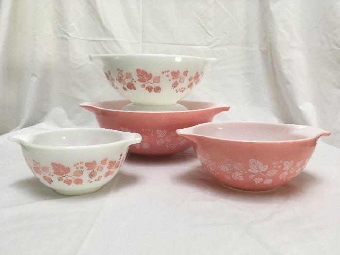 Vintage Pink Pyrex Nesting Bowls