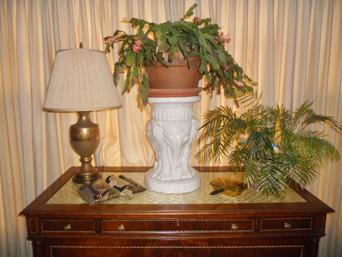 "Elephant" supported plant stand