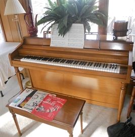 Story & Clark console piano & bench