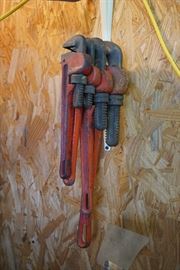 Pipe wrenches