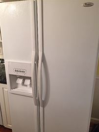 Side by side refrigerator - freezer