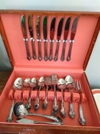 Nice set of Oneida Northland stainless steel flatware set. With wooden case. Excellent condition. $30