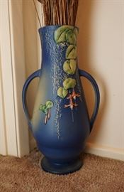 Large Roseville pottery vase (repair to bottom)