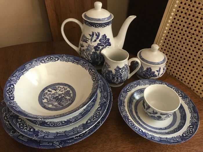 Royal Culthbertson Blue Willow dinnerware. Full set of service for 8 with 45 pieces