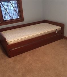 teak trundle bed with two like-new Serta mattresses