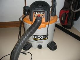 Dry/wet shop vacuum.