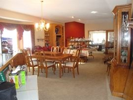 Solid Oak Dining Room table 6/chairs