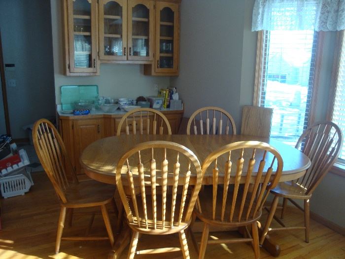 Oak kitchen table w4 self storing leaf 6/chairs