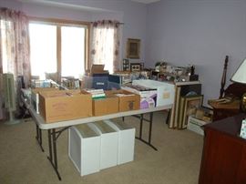 Books, Pictures, Picture frames, pillar fans