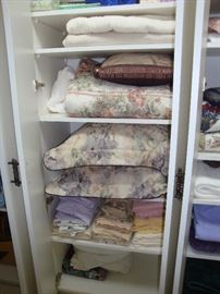 Linnens. Quilts, comforters, Blanket