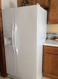 Whirlpool Refrigerator/freezer with ice maker