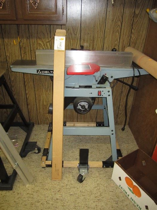 Delta 6" jointer on wheeled  stand