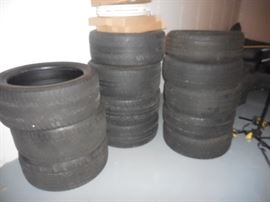 (4) 235-60 r16 Pirelli (4) 275-40 r20 Diamaris 274-40 zr20 Continental(3wheels)