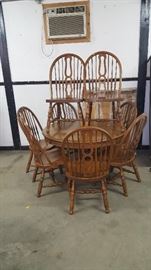 74 Round Table and Chairs with 3 leaves
