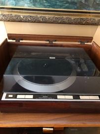 Denon Micro Processor Controlled fully automatic Turntable System DP-37F