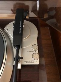 Denon Micro Processor Controlled fully automatic Turntable System DP-37F