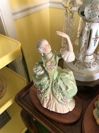 Vintage FranklinMint CA, 1982 Porcelain figurine Sofia the Allemande