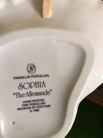 Vintage FranklinMint CA, 1982 Porcelain figurine Sofia the Allemande